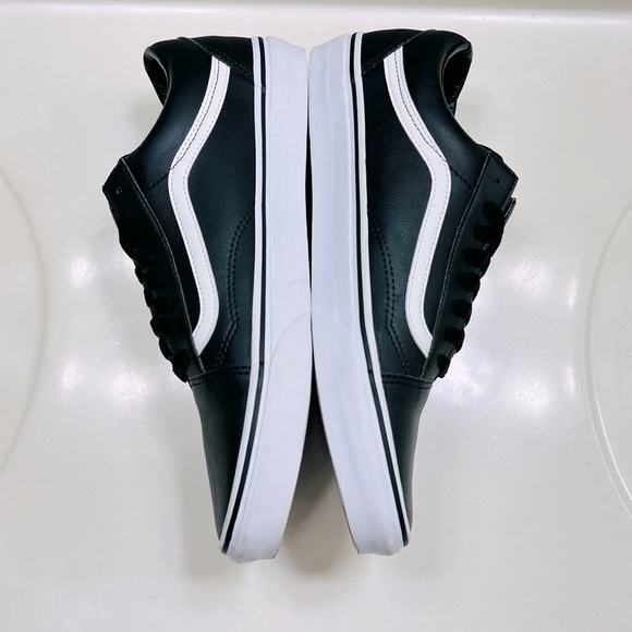 SOLD 😃 VANS Men’s Black & White Leather Sneakers Size 11.5 - Picture 5 of 8